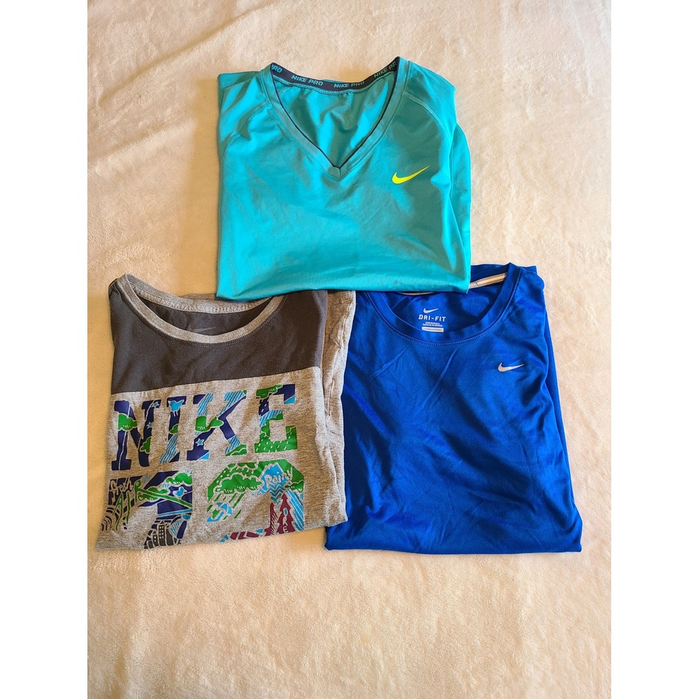 3 Nike short Sleeve Tees Womens Size L